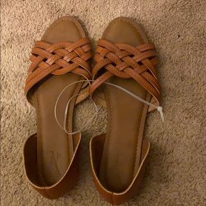 Universal thread sandals
